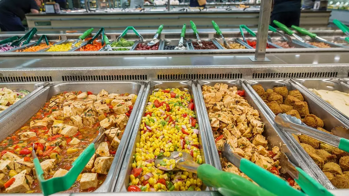 Бум отделов горячей еды в супермаркетах на фоне поиска американцами дешёвых и простых блюд: вот 3 лучших.