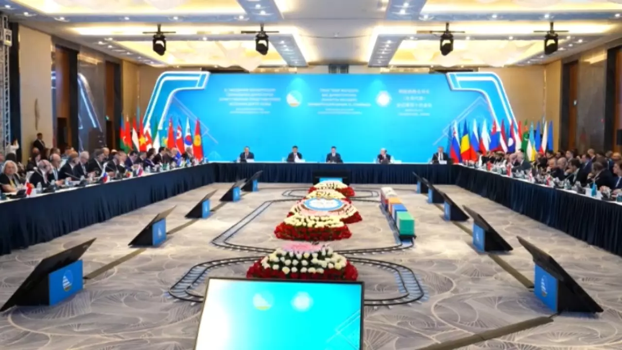 Более 300 делегатов из 30 стран собрал форум ОСЖД в Астане