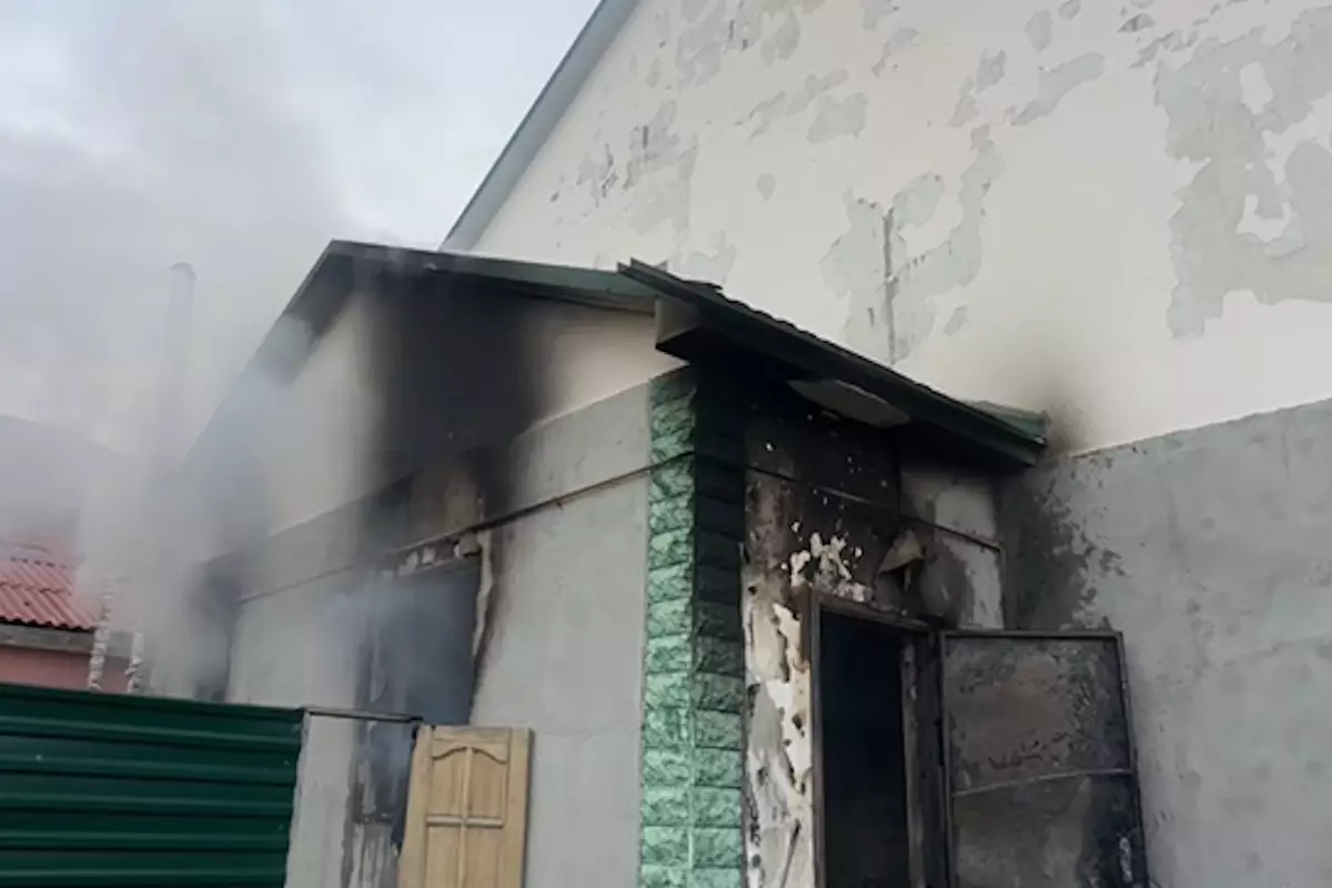 В Атырау из горевшего детского сада эвакуировали детей