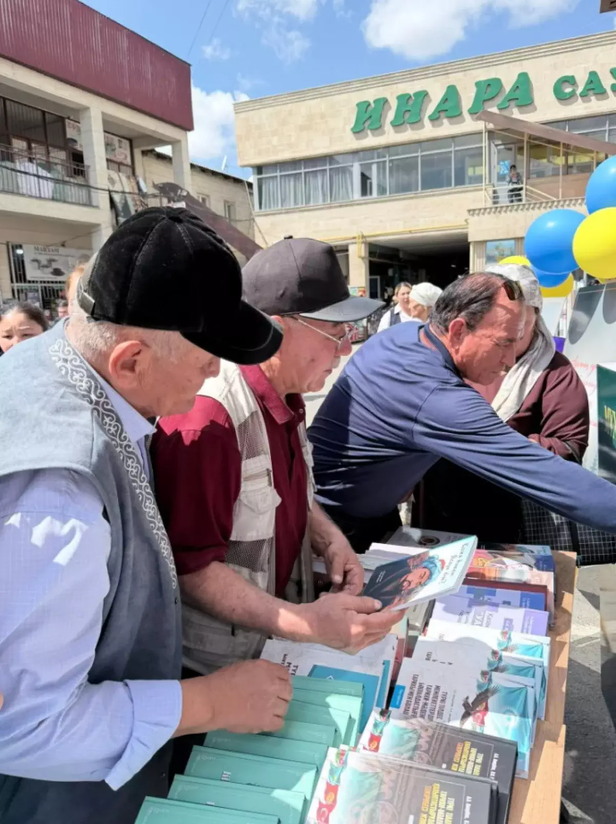 Түркістанда 120 дана кітап тегін таратылды