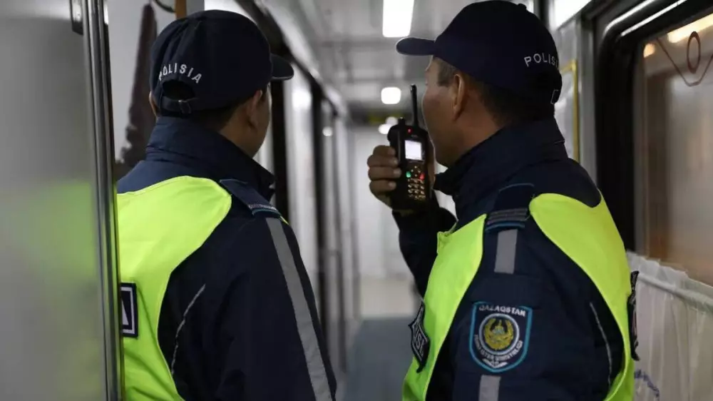 Снятие пенсионных, новый закон, задержание полицейских. Главные новости за 23 апреля