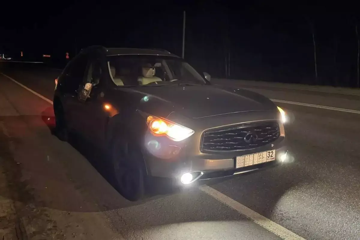 Infiniti, Hyundai и Toyota поочередно переехали человека на трассе - новости на Lada.kz 23.04.2026