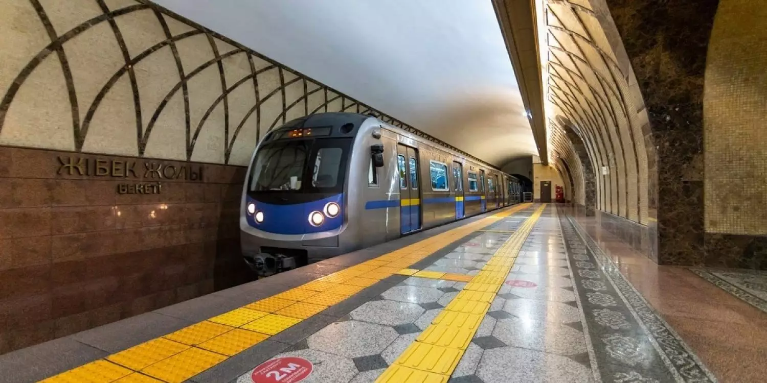 Алматы метросында жолаушылар шұғыл эвакуацияланды