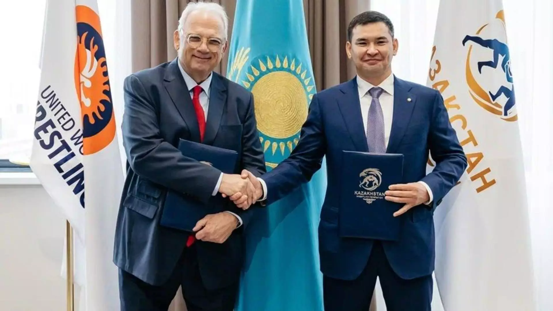 UWW и Казахстан подписали меморандум о взаимопонимании для развития борьбы.