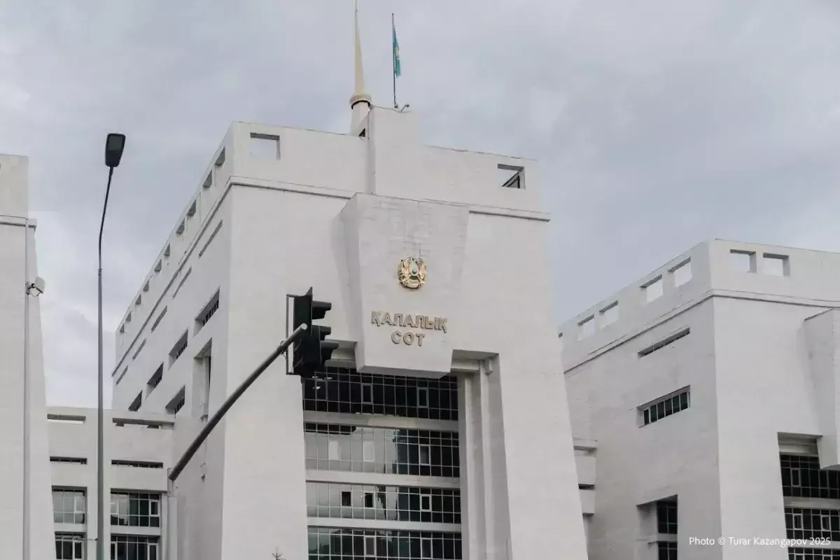 Иностранцев после выдворения из России осудили в Казахстане