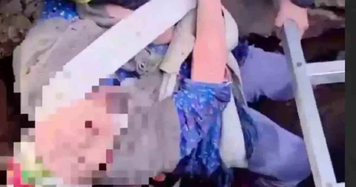  Шымкентте 67 жастағы әже кәріз жүйесіне құлап кетті (ВИДЕО) 