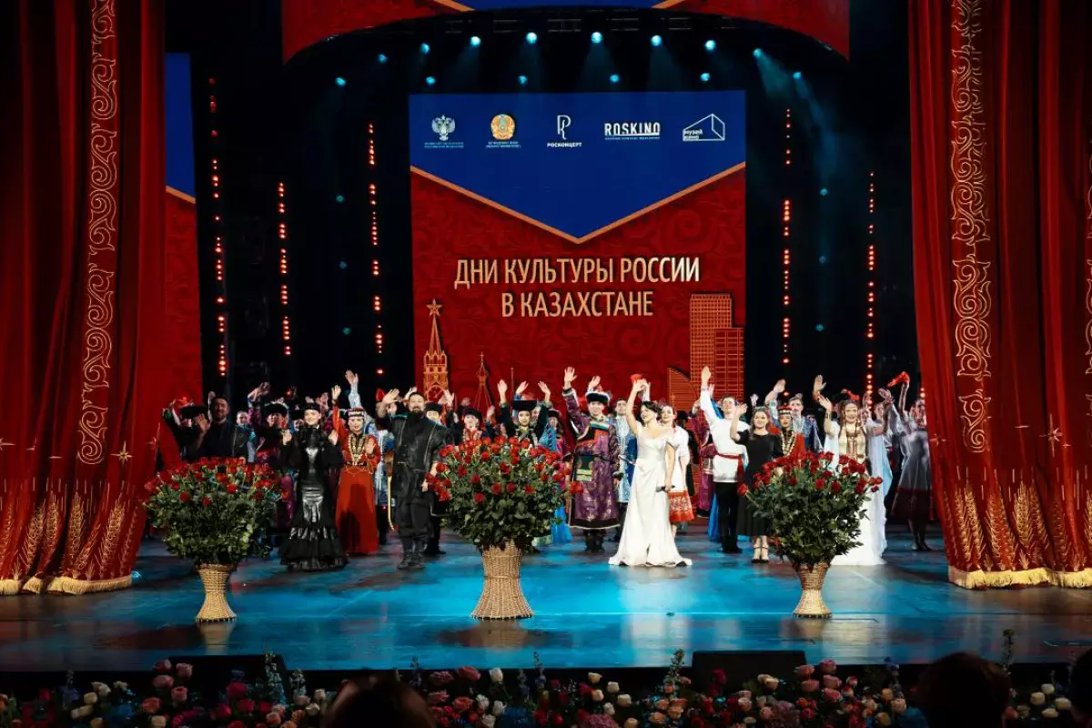 Музыка, танец и эмоции: в Астане с триумфом и аншлагом стартовали Дни культуры России