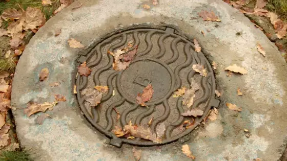 Шымкентте егде жастағы әйел кәріз құдығына құлап кетті