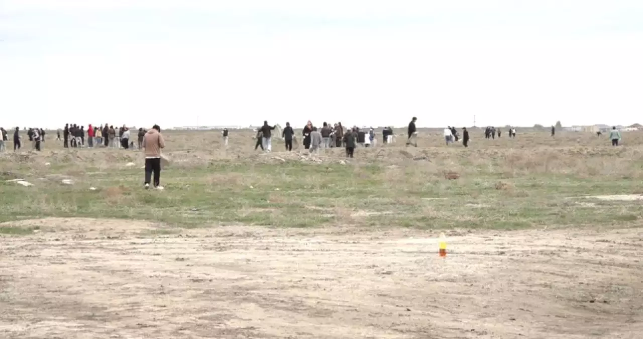 Атырауда бес тоннаға жуық қоқыс шығарылды