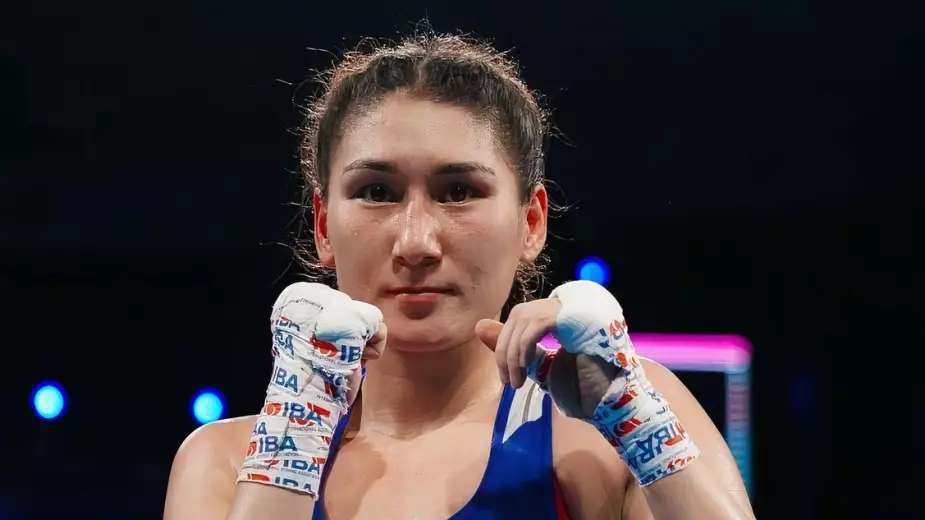 Двукратная чемпионка мира из Казахстана оформила три нокдауна за бой на Кубке мира по боксу: видео 