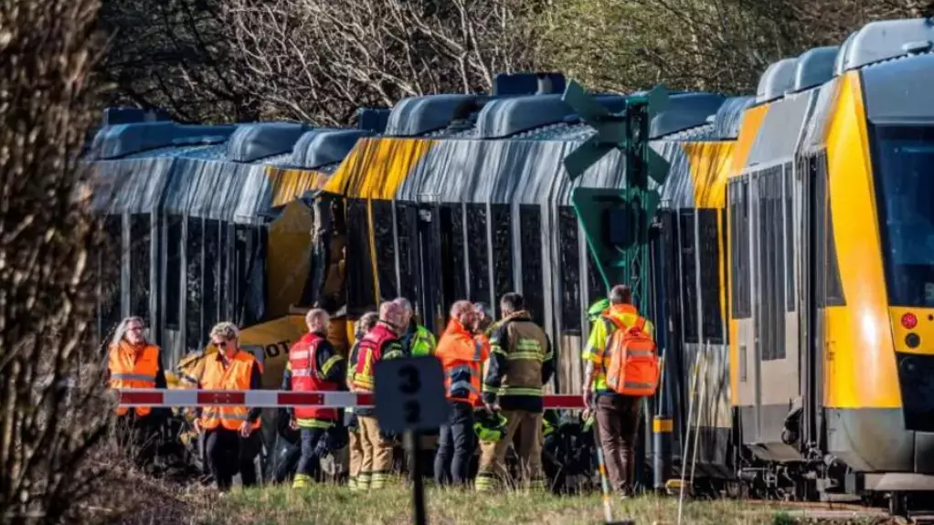 Данияда екі пойыз соқтығысып, 5 адам ауыр жарақат алды