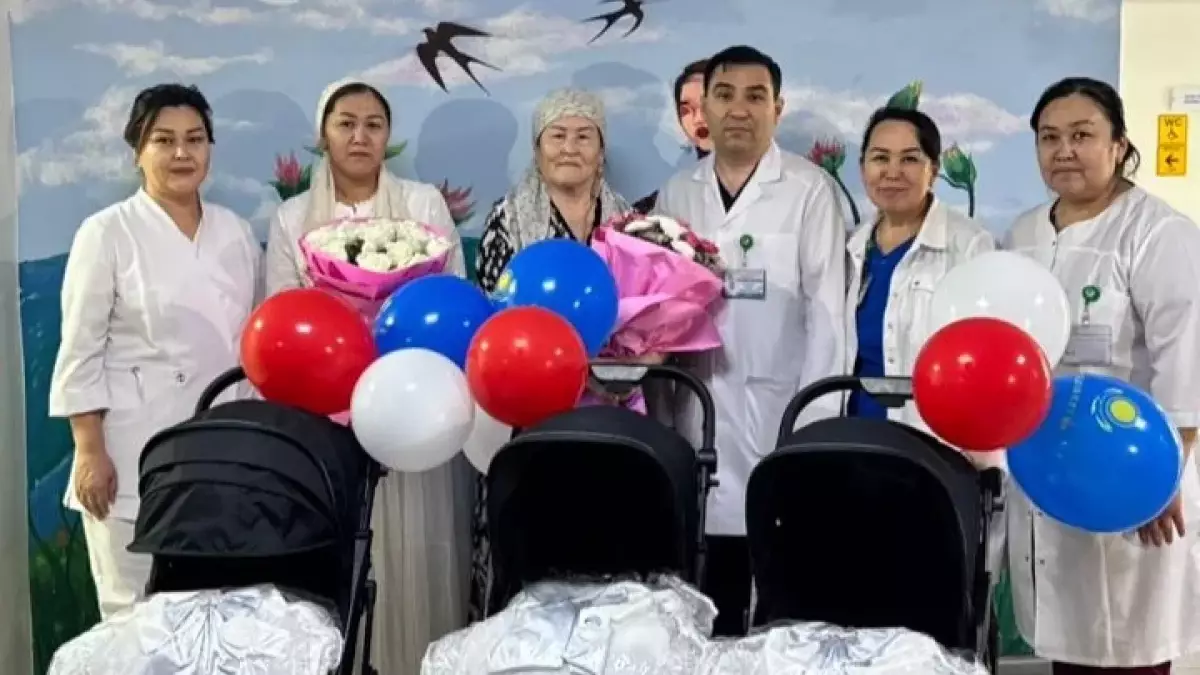 «15 жыл бойы үлкен үмітпен күткен»: Түркістанда 41 жастағы әйел үшемді дүниеге әккелді