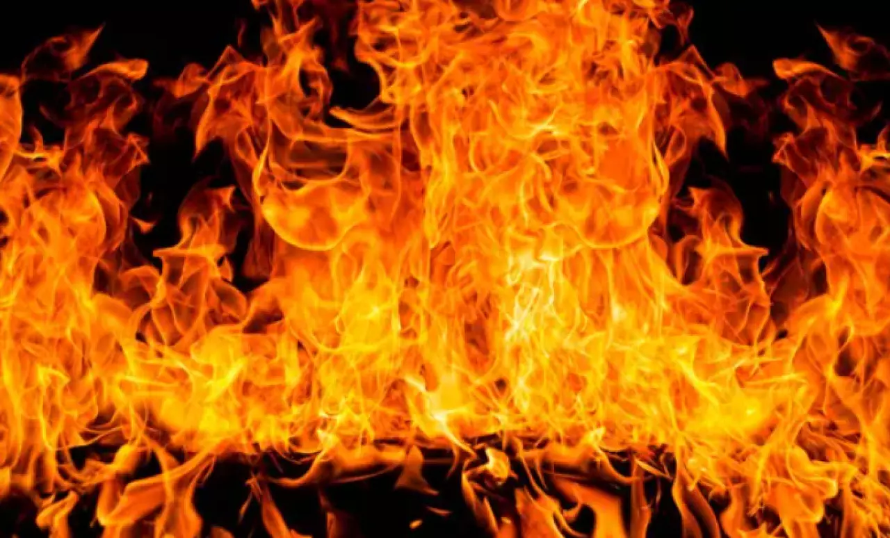 Пожар по повышенному рангу тушат в Астане