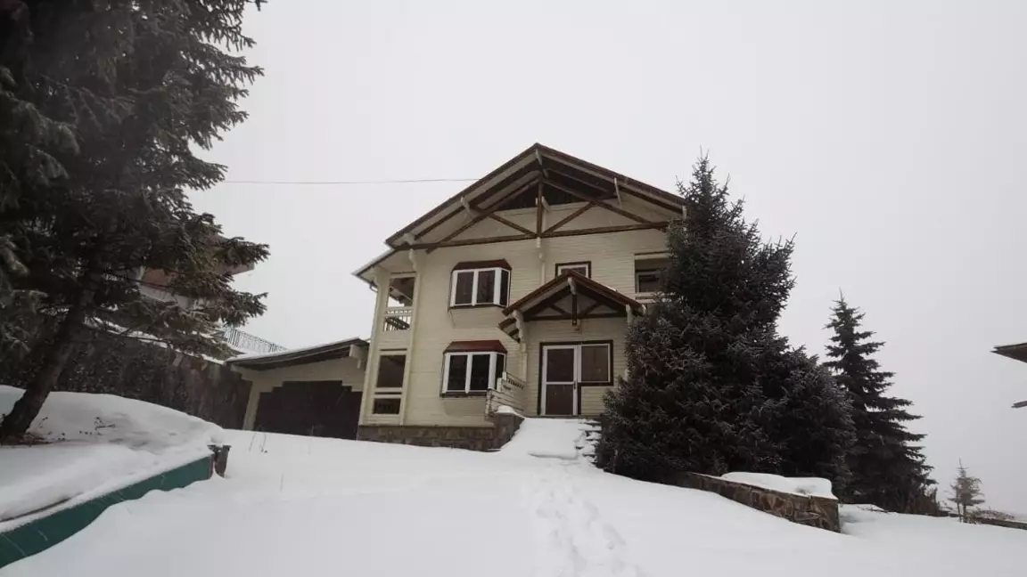 Қазақстанның Грузиядағы экс-елшісінің жұбайына тиесілі үй қайтадан сатылымға шығарылды