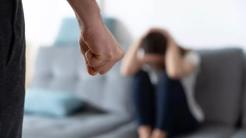 Қостанай облысында ер адам бірге тұрған әйелін қызғаныштан сабап өлтірген: сот үкім шығарды