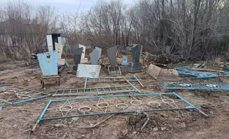 Подпольный бизнес на чужом горе: памятники крадут с кладбища в Астане