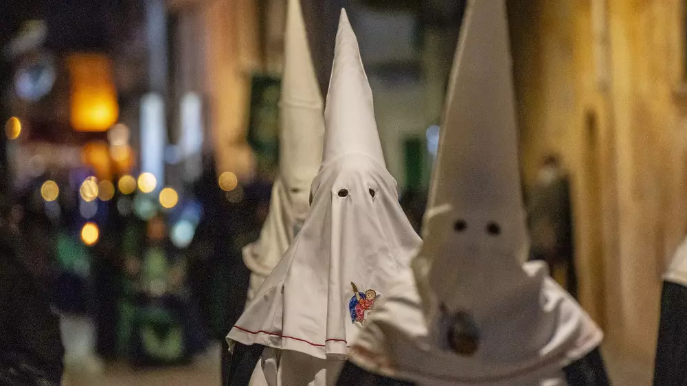 Эмблема футбольного клуба попала на одежду Ку-клукс-клана: реакция фанатов