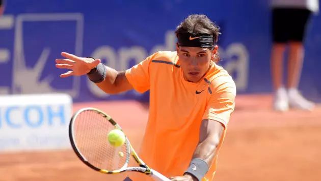 Надаль вернулся на корт - и сыграл с футболистами "Реала"