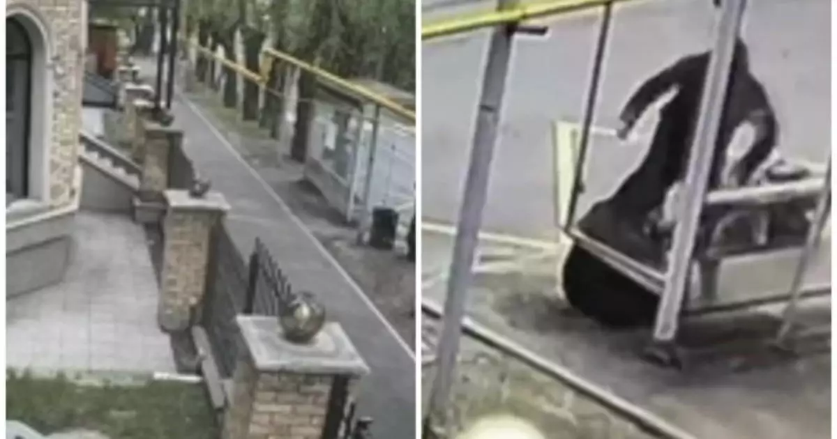  Парень избил пожилую женщину на остановке в Алматы 