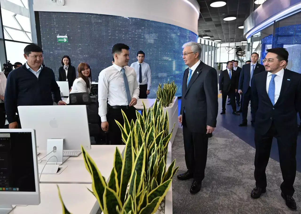 Мемлекет басшысы Alem.ai халықаралық жасанды интеллект орталығын аралады