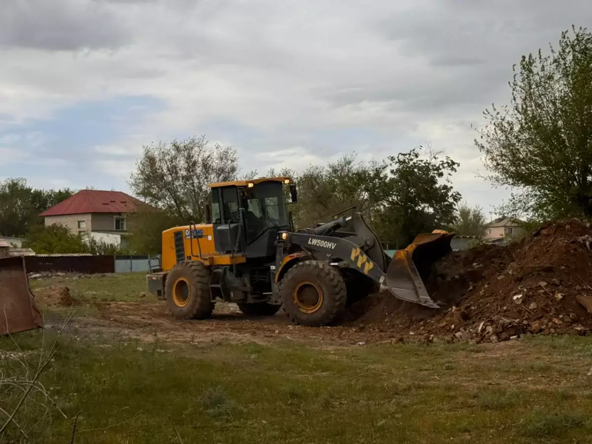 Қонаевта 30 жыл жиналмаған қоқыс үйінділері тазаланды