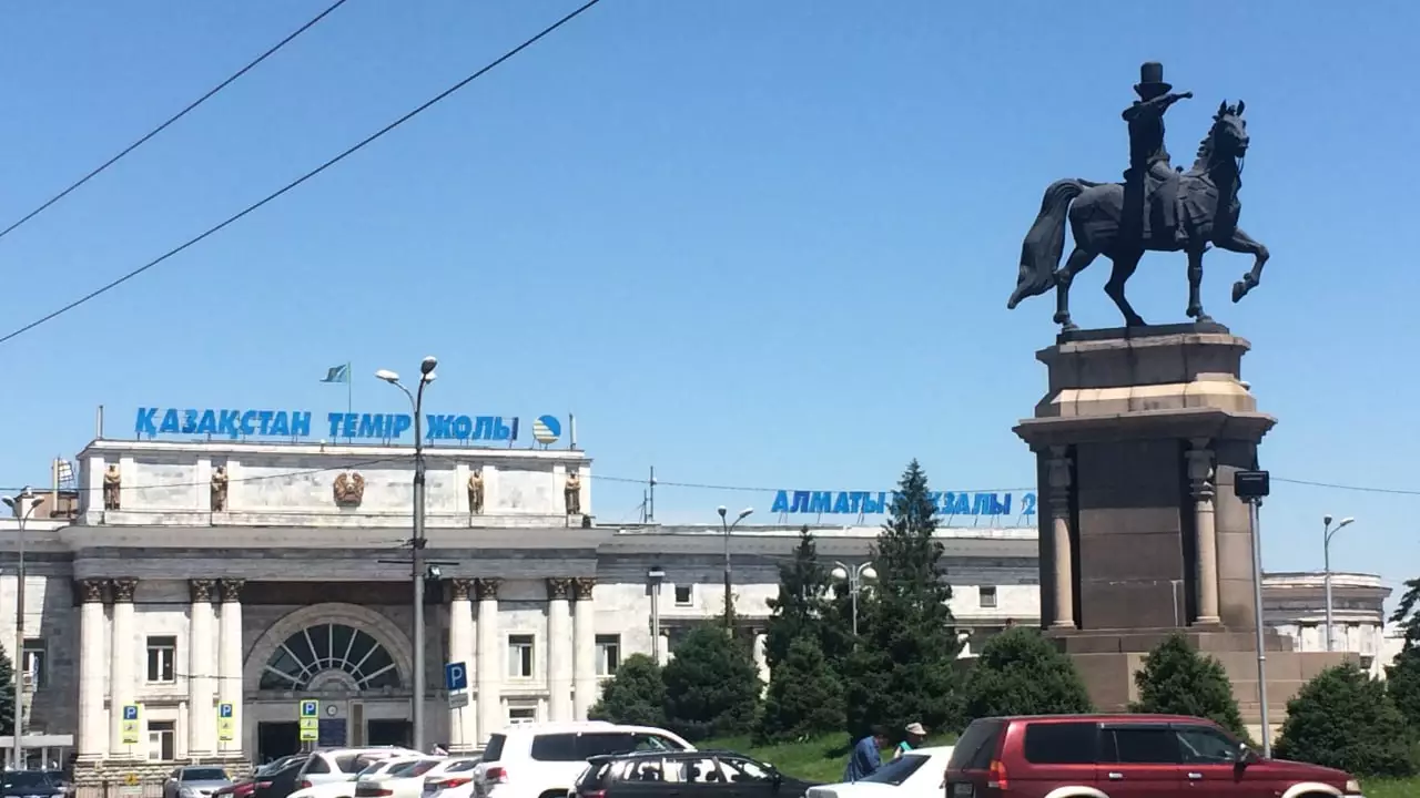 Пойыздағы жаппай улану: Көлік министрі кінәлілердің қатаң жазаланатынын мәлімдеді