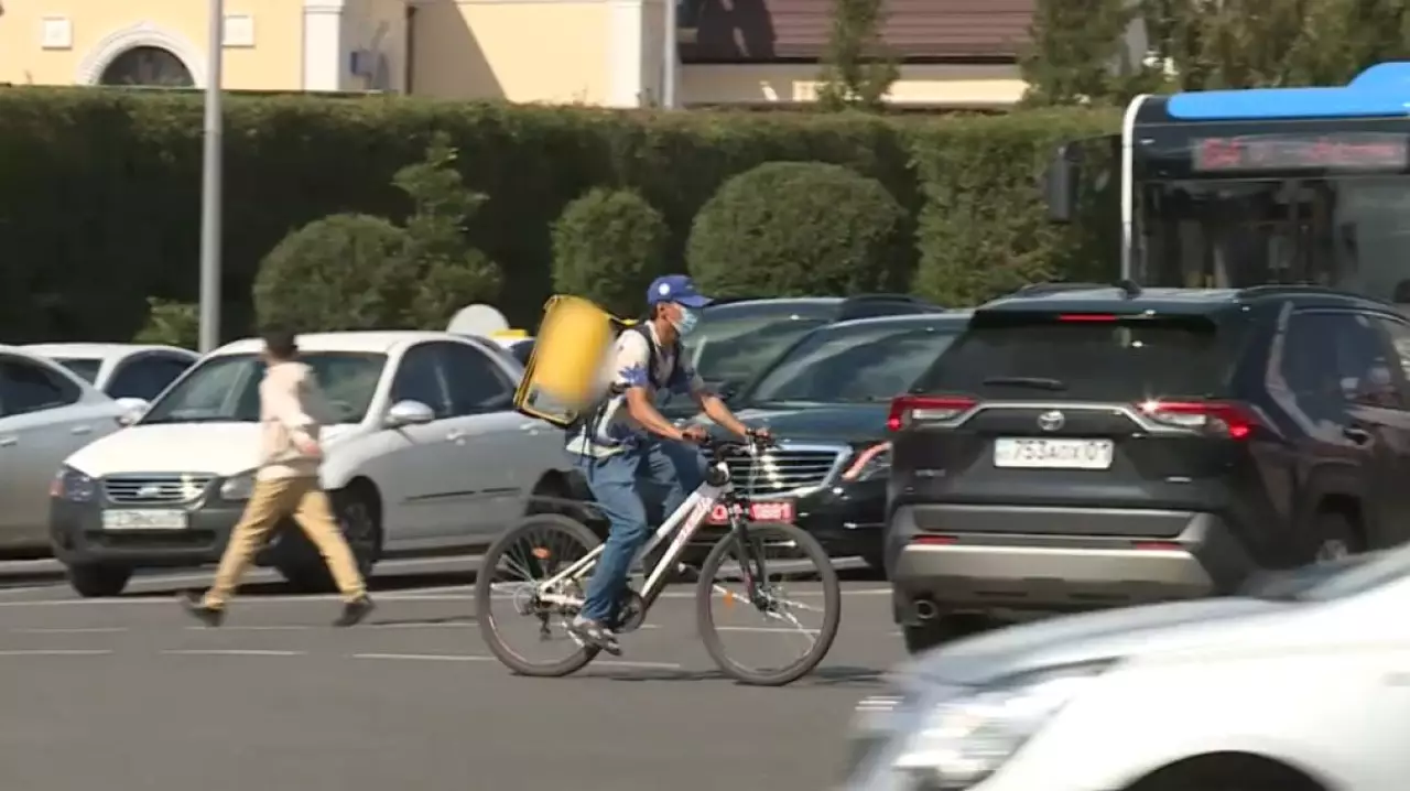 Травма на заказе: кто отвечает за безопасность курьеров и таксистов