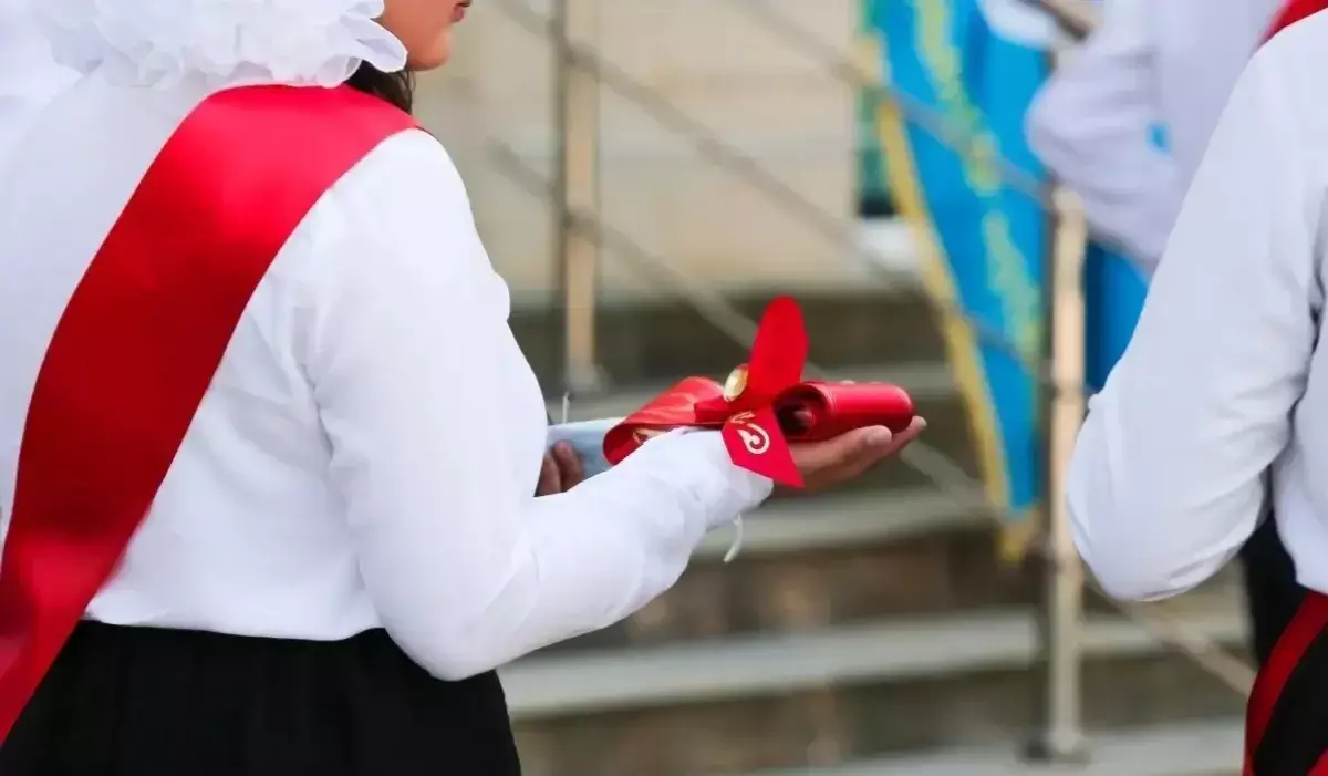 Учебный год в Казахстане завершится 25 мая