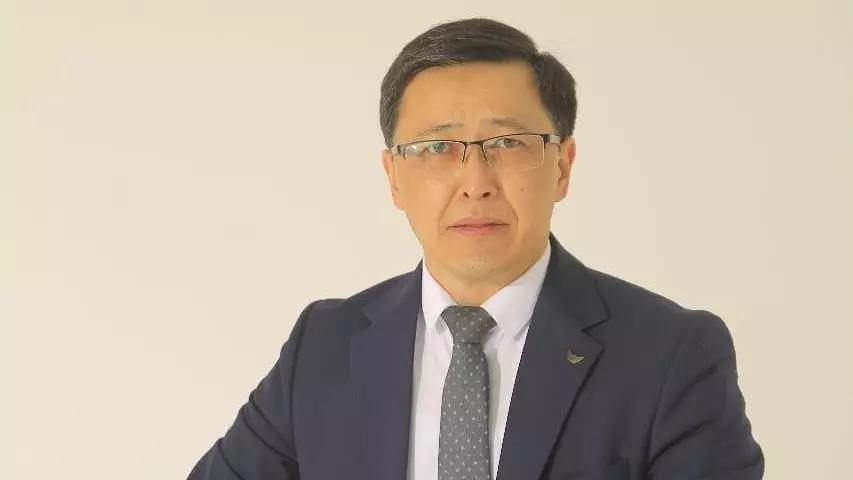 "Бәлеқор, арызқой мұғалім көбейді"деген саясаттанушы сенбілікке шықпайтын педагогтарды сынады