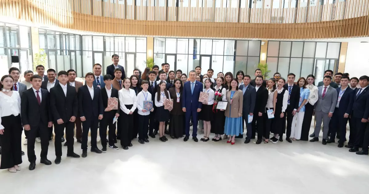   Нұрлан Әбдіров Жас сайлаушылар клубының мүшелерімен кездесті   