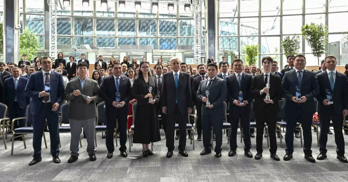  Президент «Alem.ai battle»» ұлттық байқауы мен AI Governance Cup» байқауының жеңімпаздарын марапаттады 