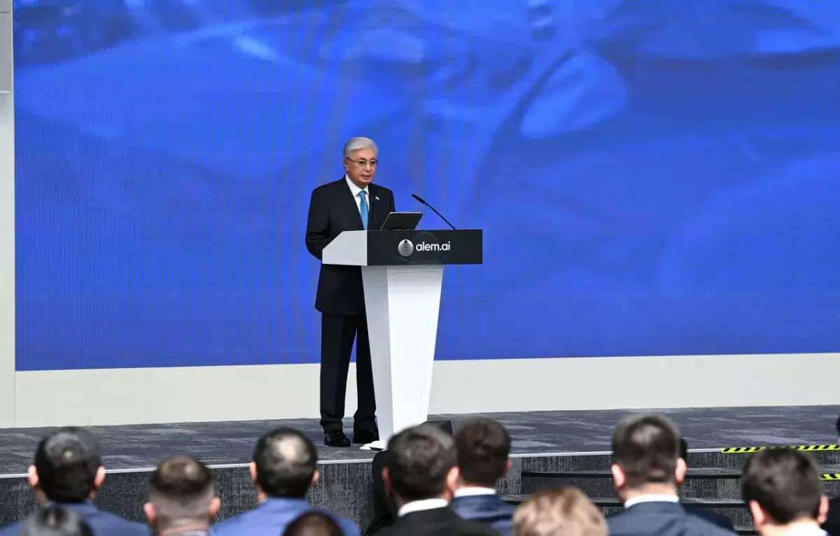 Президент: Жаппай цифрландыру мен ЖИ енгізу - елімізді жаңғыртудың негізгі факторының бірі