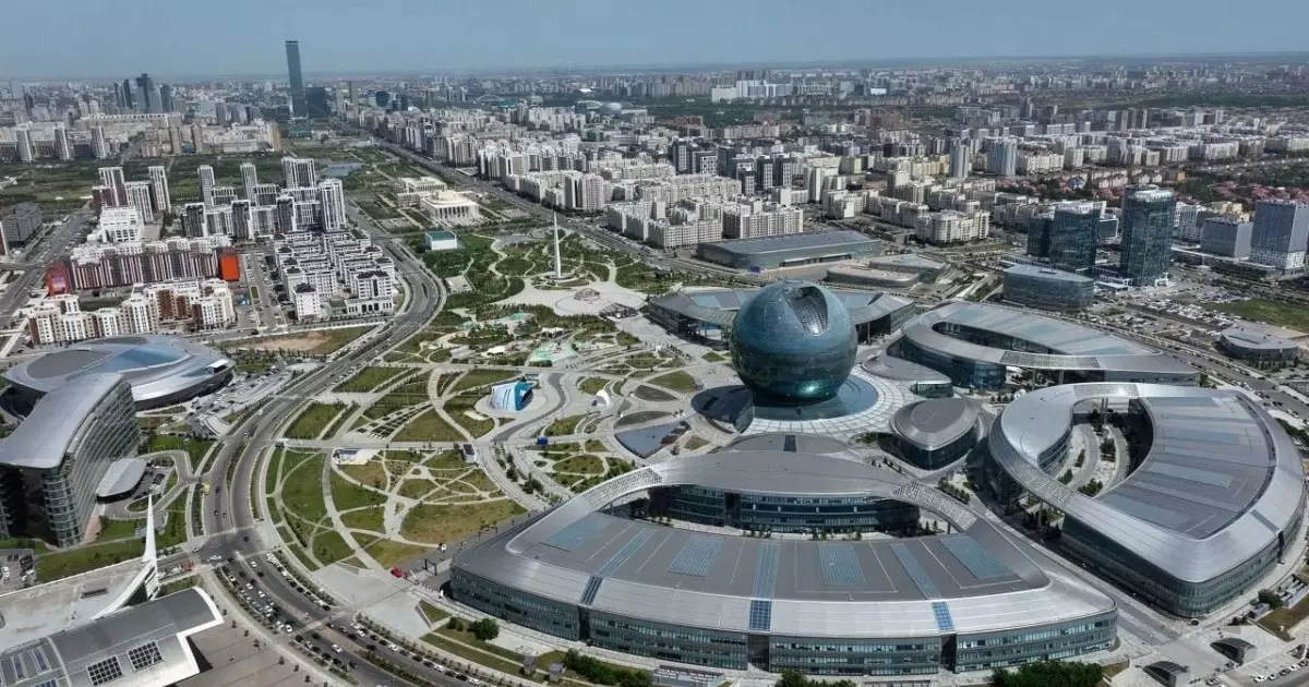  Тоқаев Alem.ai орталығын аралады: Astana Smart City, Tomorrow School және CryptoPay таныстырылды 