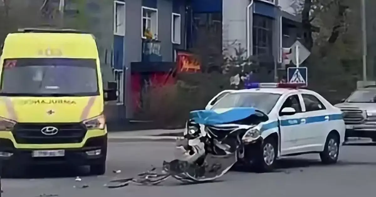  Қостанайда полиция көлігі жол апатына түсіп, екі адам зардап шекті 