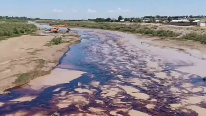Нефтесодержащие воды с месторождения М-25 попали в реку Сурхандарья