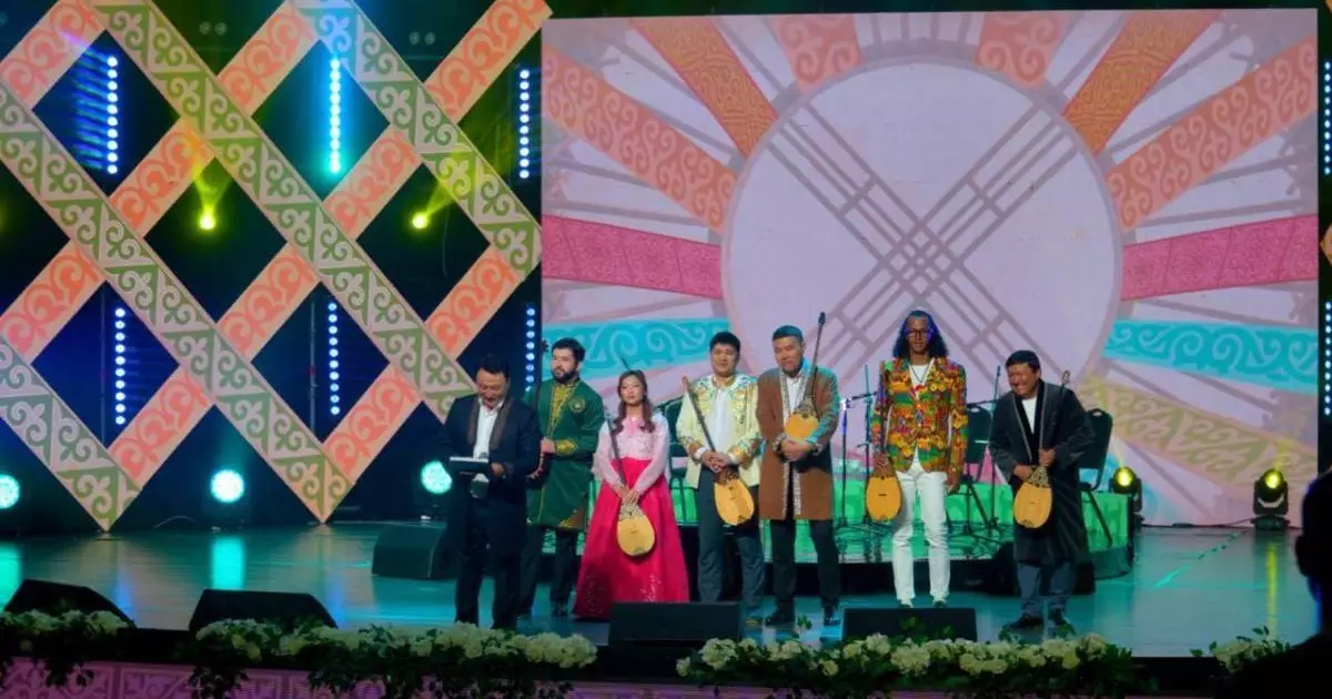  Астанада түрлі этнос өкілдерінің қатысуымен республикалық айтыс өтті 