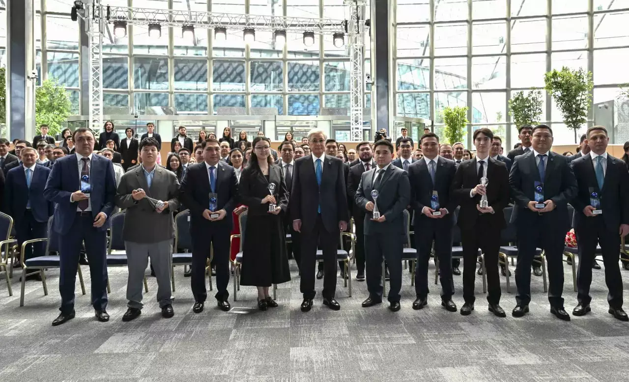 Тоқаев жасанды интеллект байқауының жеңімпаздарын марапаттады