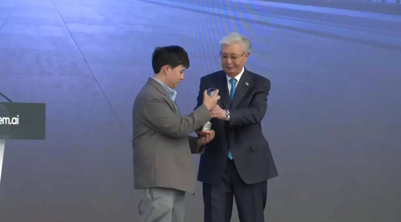 Президент Қазақстандағы алғашқы криптовалюта жұмысымен танысты