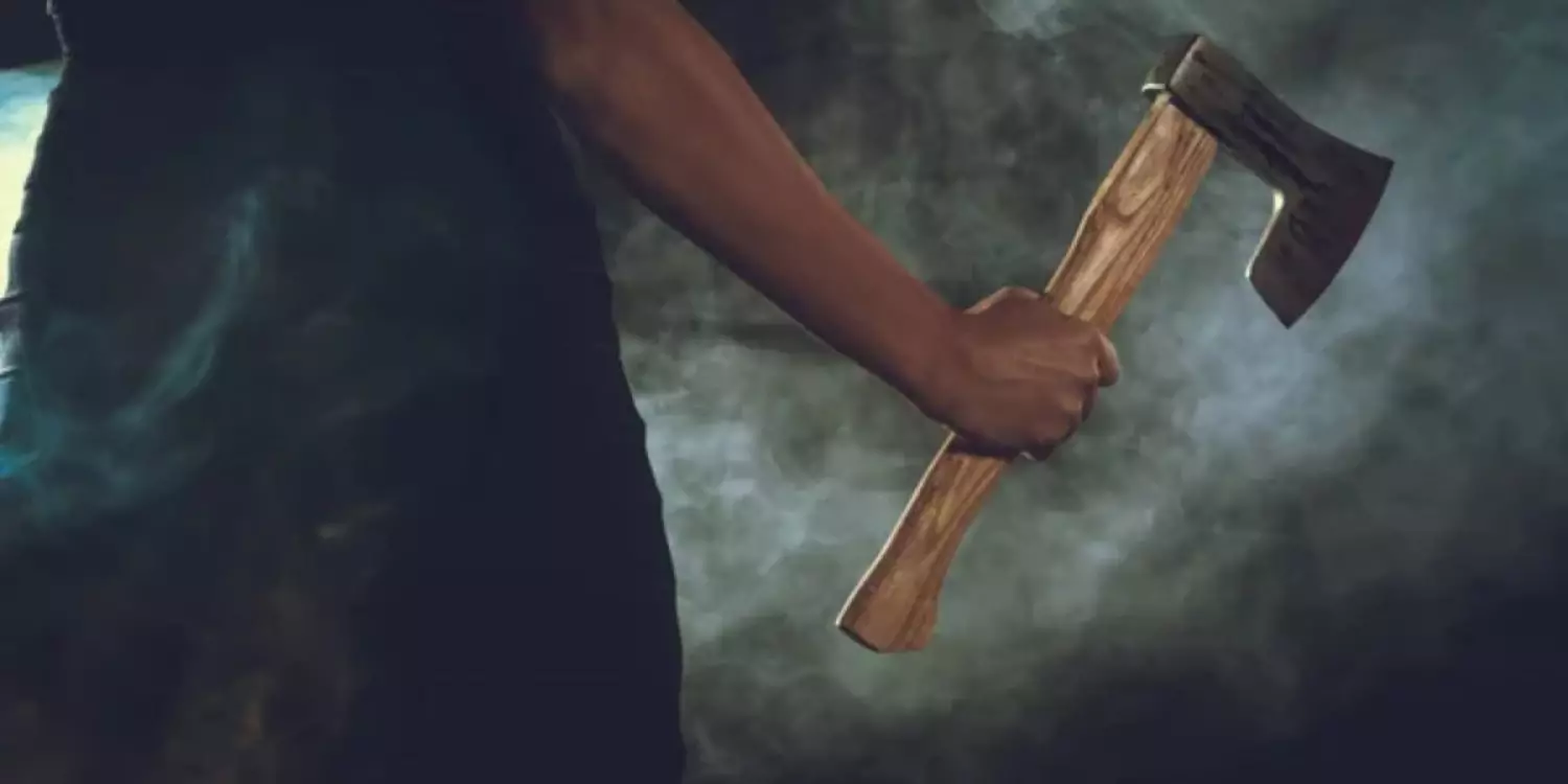 Алматыда оқушы мектепке балтамен шабуыл жасамақ болды