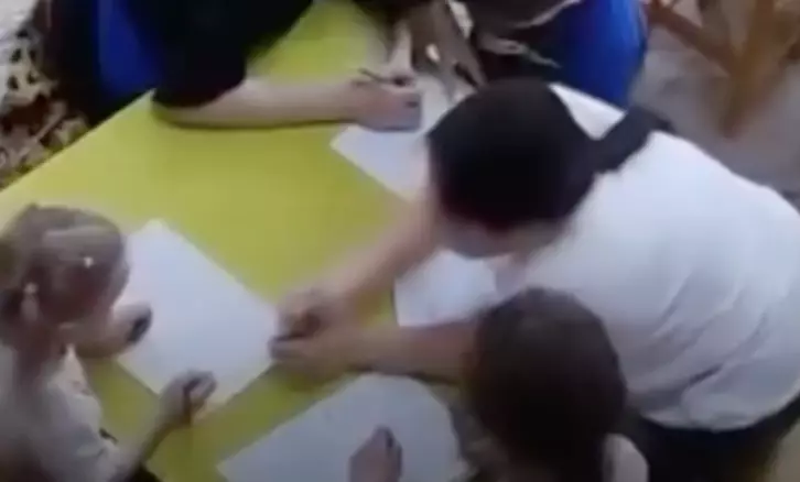 Теміртауда балабақша тәрбиешісі балаға қатігездік танытқан 