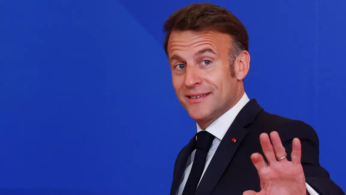Франция президенті Макрон саясаттан кететінін мәлімдеді