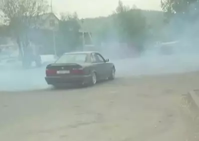 Желіде жариялаймын деп қауіпті әрекетке барған: Алматыда жүргізуші қамауға алынды