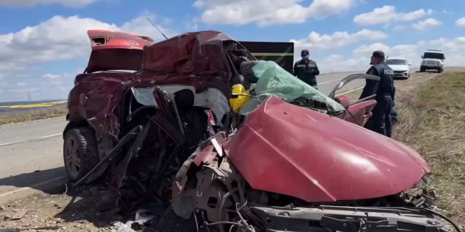 ШҚО-да жантүршігерлік жол апаты болды: Екі адам оқиға орнында қаза тапты