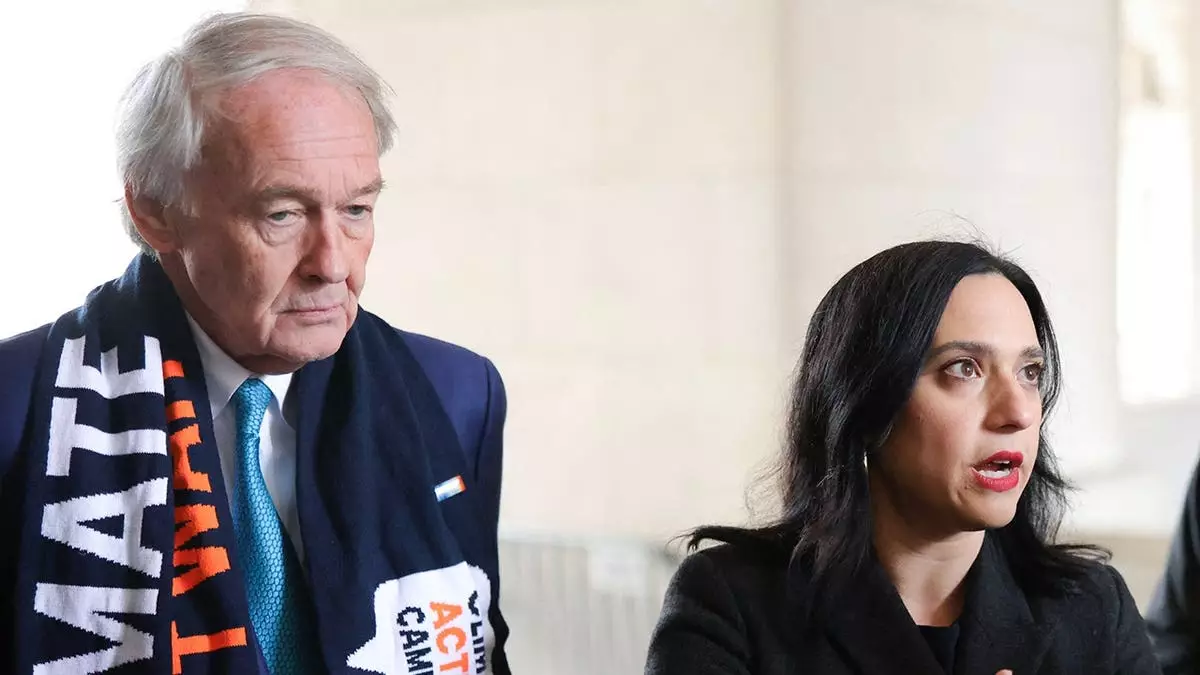 Более дюжины демократов требуют от администрации Трампа защитить иранцев, проживающих в США.