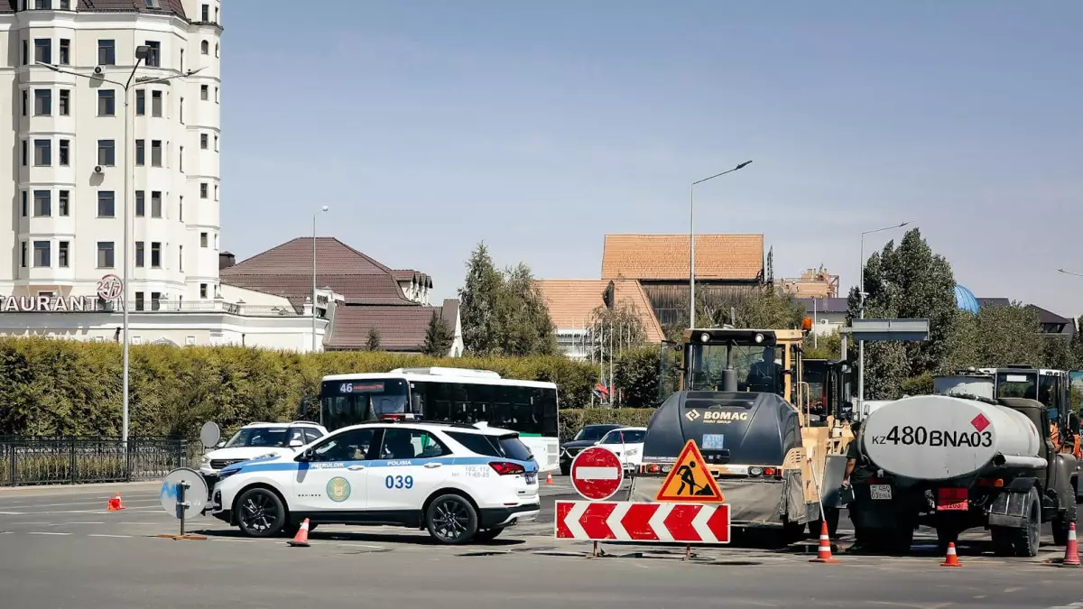 «Асфальт тает вместе со снегом»: кто отвечает за дороги в Казахстане