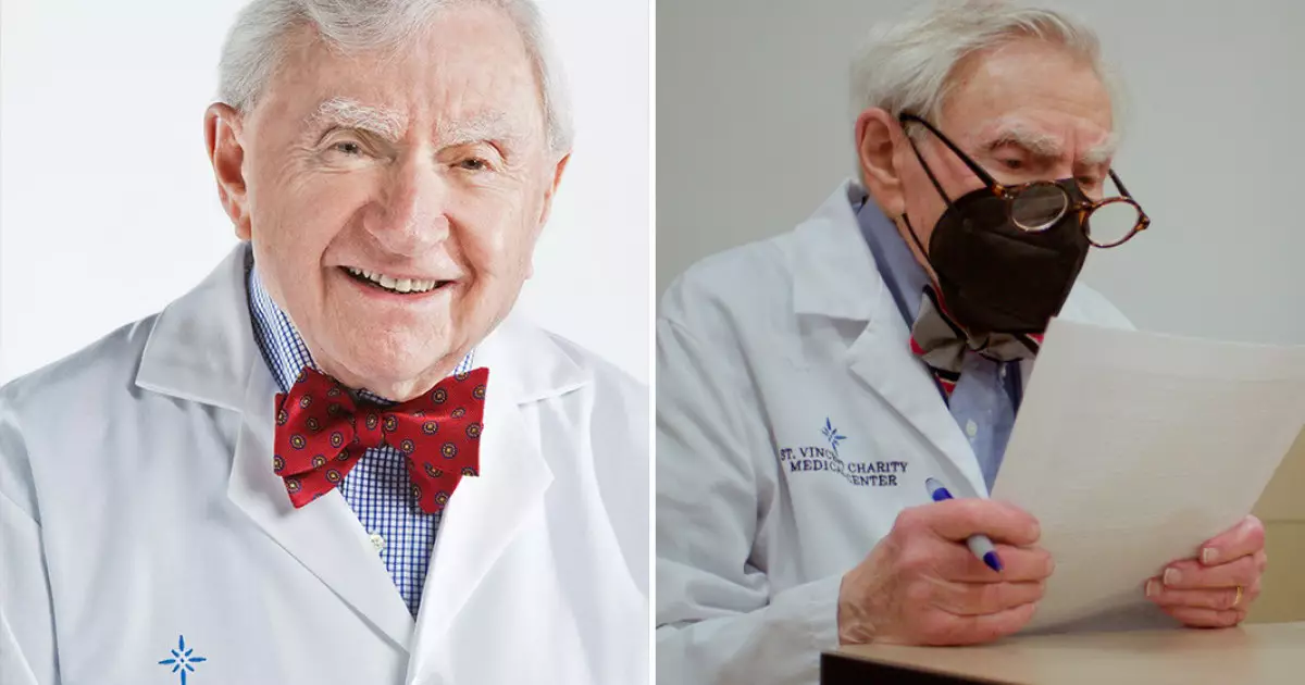  Ең қарт дәрігер: 103 жастағы АҚШ азаматы Гиннестің рекордтар кітабына енді 