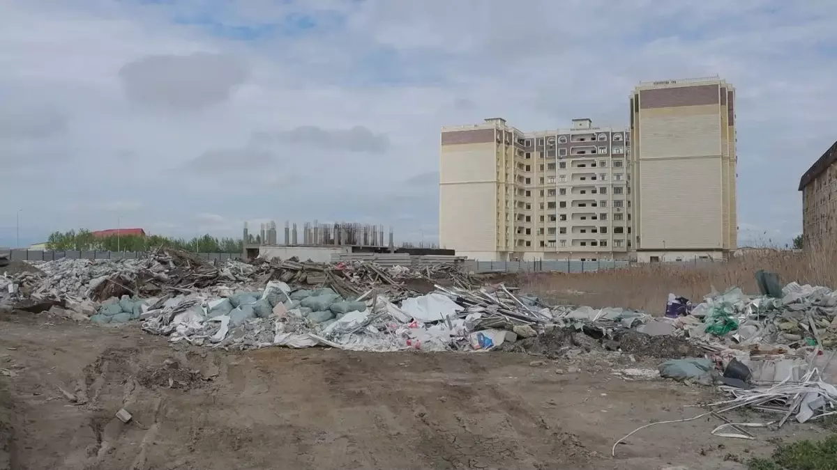 Шашылған қоқыс: атыраулықтар сасық иіске тұншығып отыр