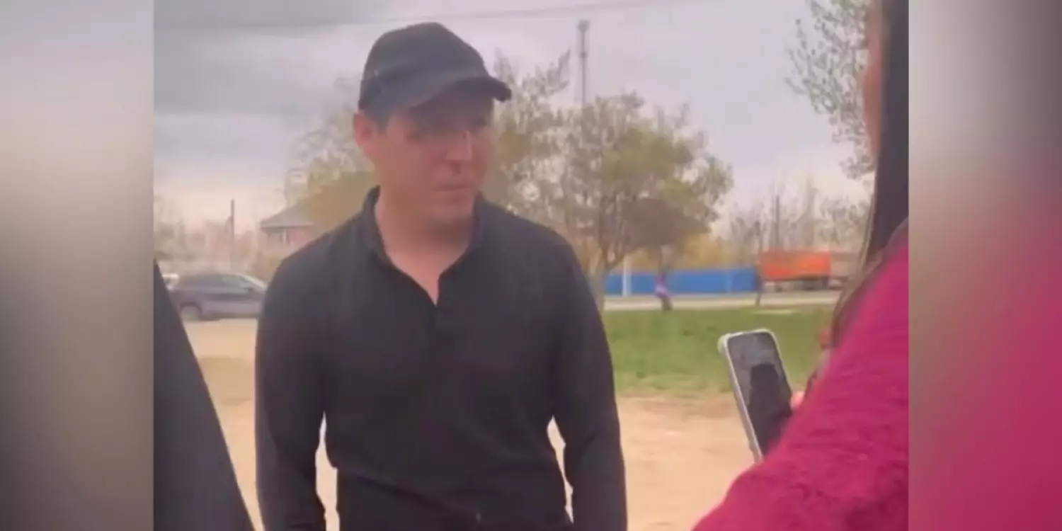 Семейде мектеп оқушыларына тиісіп, қорқытқан мас ер адам ұсталды (ВИДЕО)