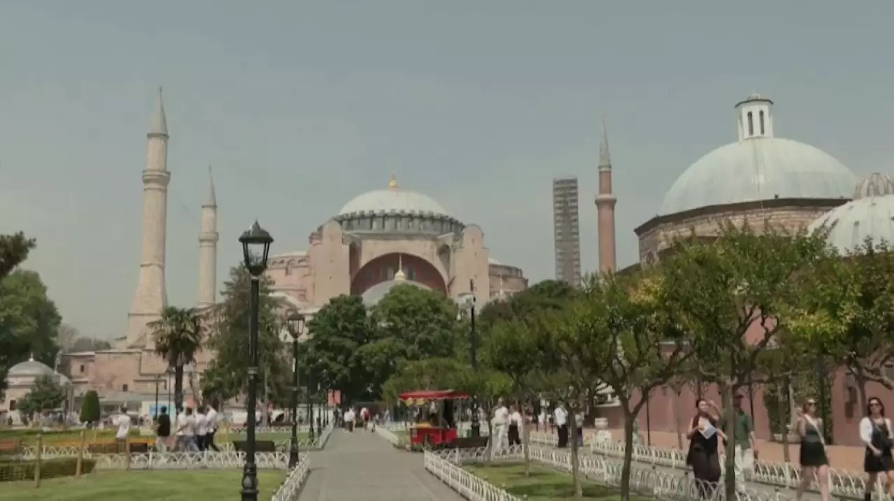 Турция запретила соцсети детям до 15 лет