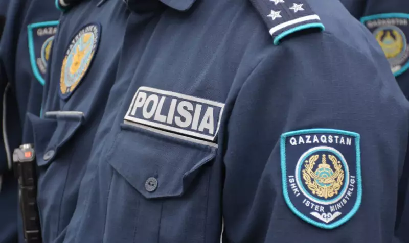 В Казахстане мужчина справил нужду на улице на глазах у полицейского